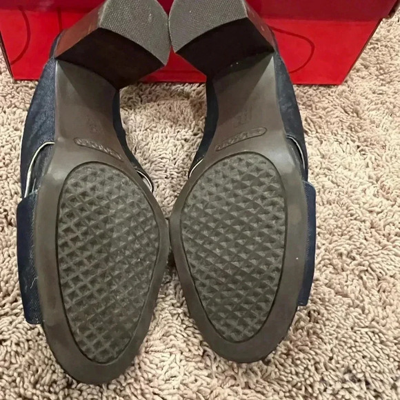 New in box Aerosoles high alert blue denim sandals 6.5 block heel x cross - Picture 13 of 16